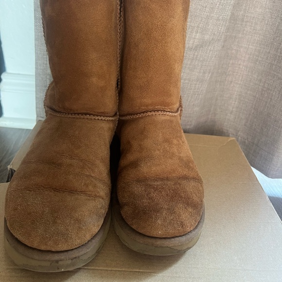 UGG Women’s Classic Short II boots - Picture 2 of 10